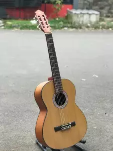 رنگبندی و تعمیر گیتار یاماها C330